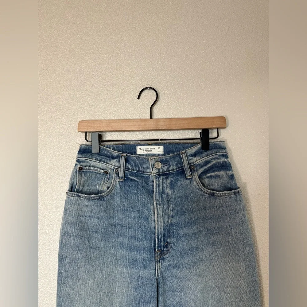 Abercrombie 90s Straight Ultra High Rise Curve Love Split Hem Jeans 27